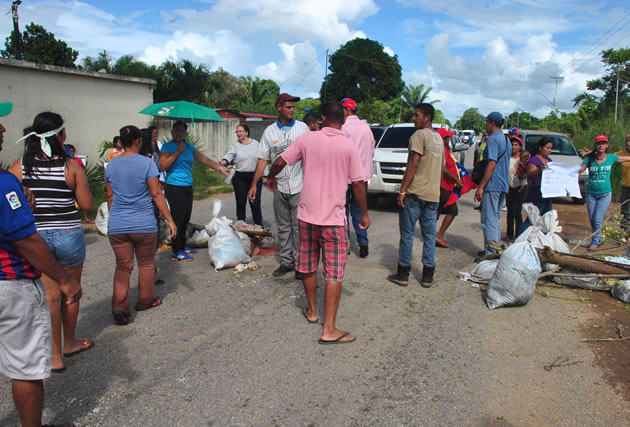 Protestan en demanda contrición carretera Punta Rusia-Ensenada