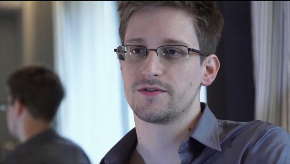 Rusia prorroga el permiso de residencia a Snowden.