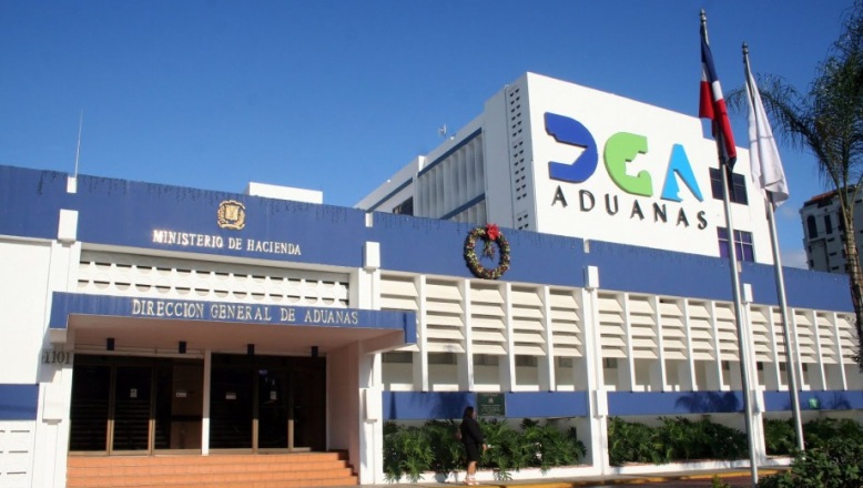 Aduanas advierte a los correos expresos que deben estar registrados para operar