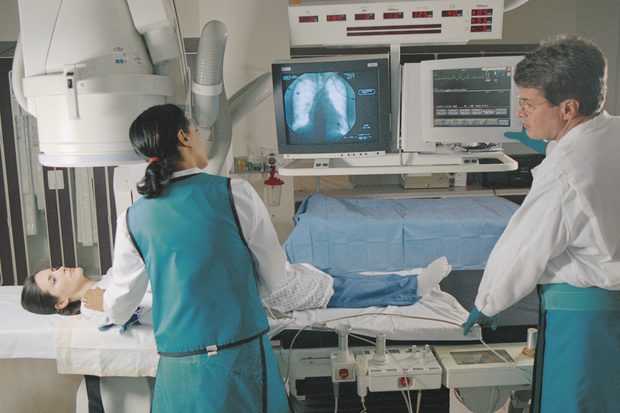 Técnico radiólogo realizan paros en hospitales del país