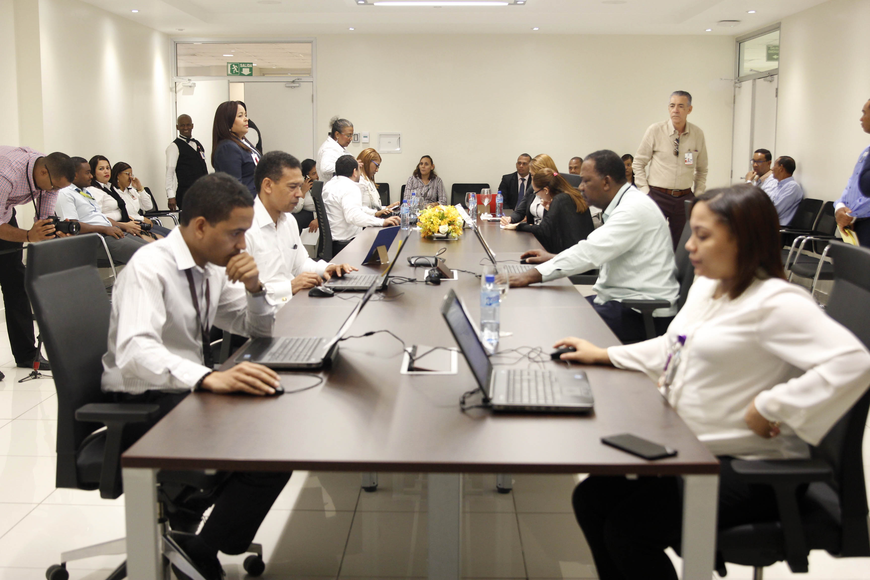 Vicepresidenta vota para elegir comisiones de ética de instituciones del Gabinete Social