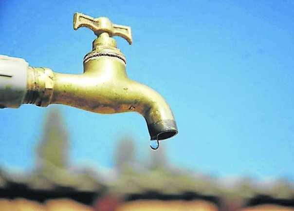 Denuncian problema de agua en Villa Isabela