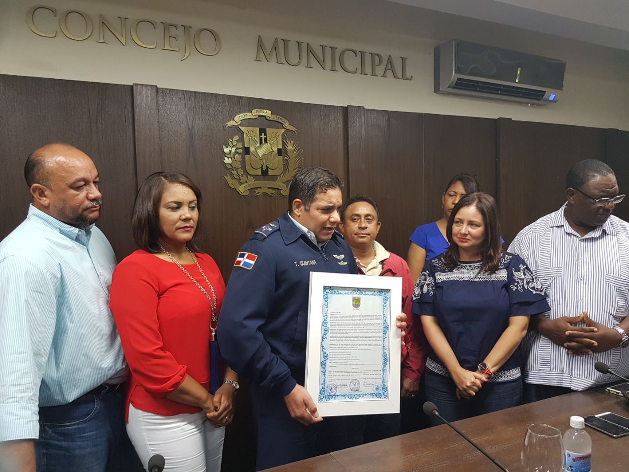 Ayuntamiento de Sosúa reconoce como hijo adoptivo al Coronel Piloto Juan Darío Tejada Quintana.