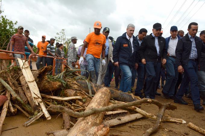 Gobierno promete ayuda afectados por María.