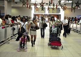 Aeropuertos dominicanos retornan normalidad tras paso de María