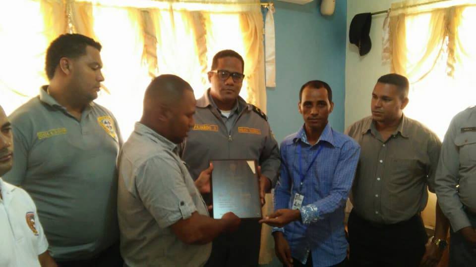 CDDH en Cabarete reconoce coronel Fajardo.