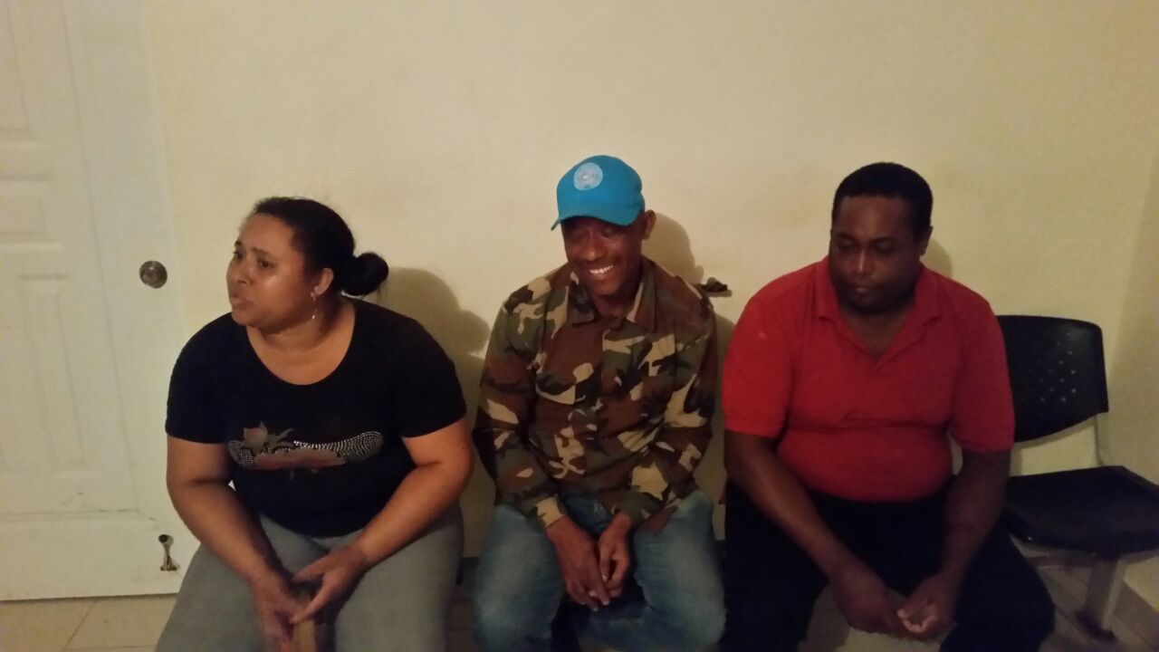 Apresan tres personas infraganti transportando anguilas en la Isabela Histórica.