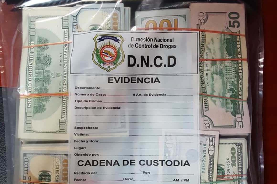 Identifican pasajero trató sacar 449 mil dólares del país