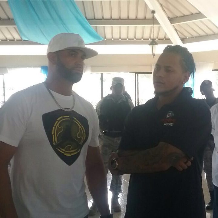 Carlos Martínez y Albert Pujols auspician operativos médicos en varias comunidades de Puerto Plata