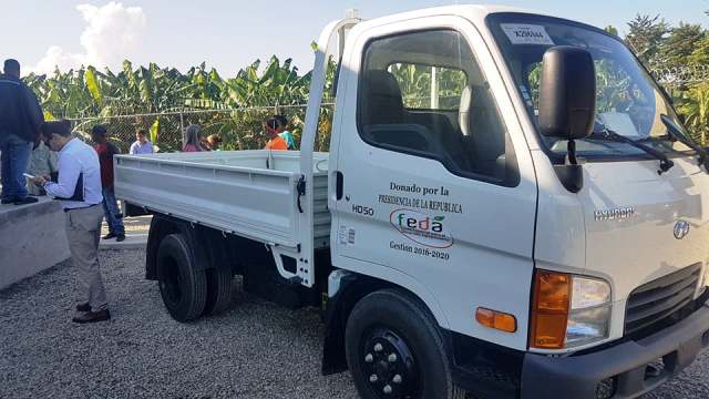 FEDA entrego camión a productores de cerezas de Velloso