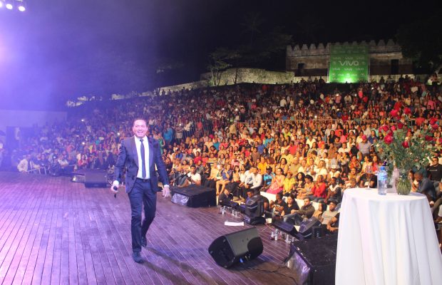 Frank Reyes desborda de público anfiteatro Juan Lockward