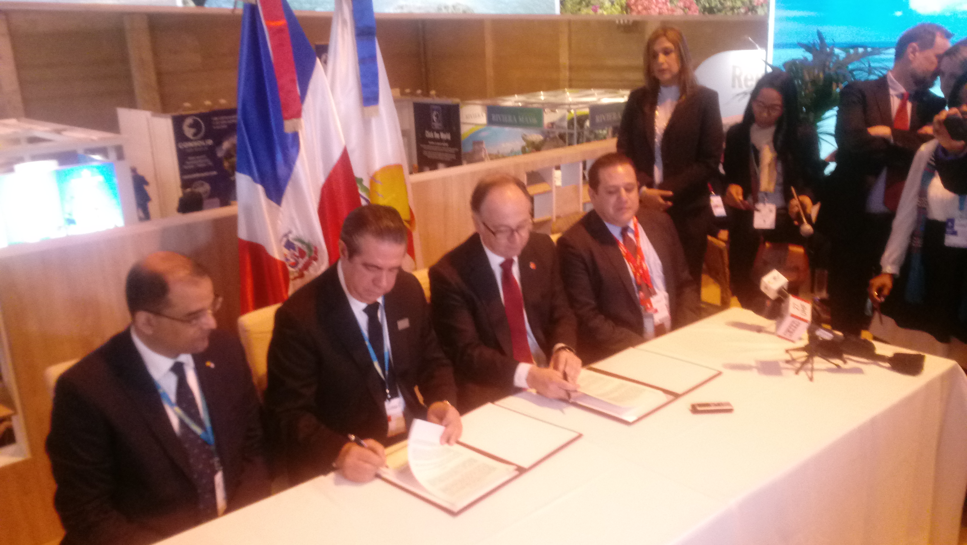 Turismo e Iberia firman acuerdo.