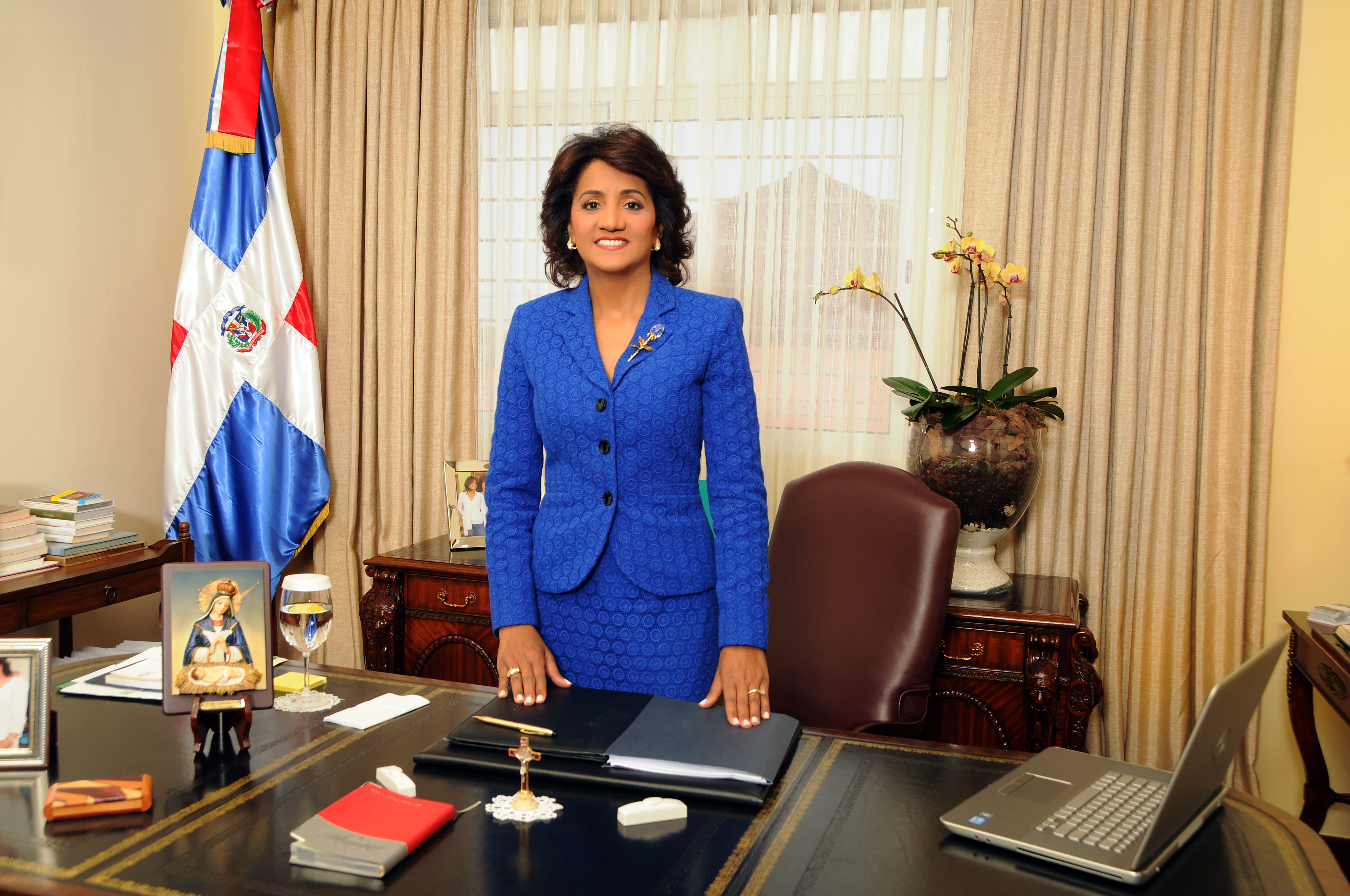 Primera Dama expresa su reconocimiento a la juventud en su día nacional