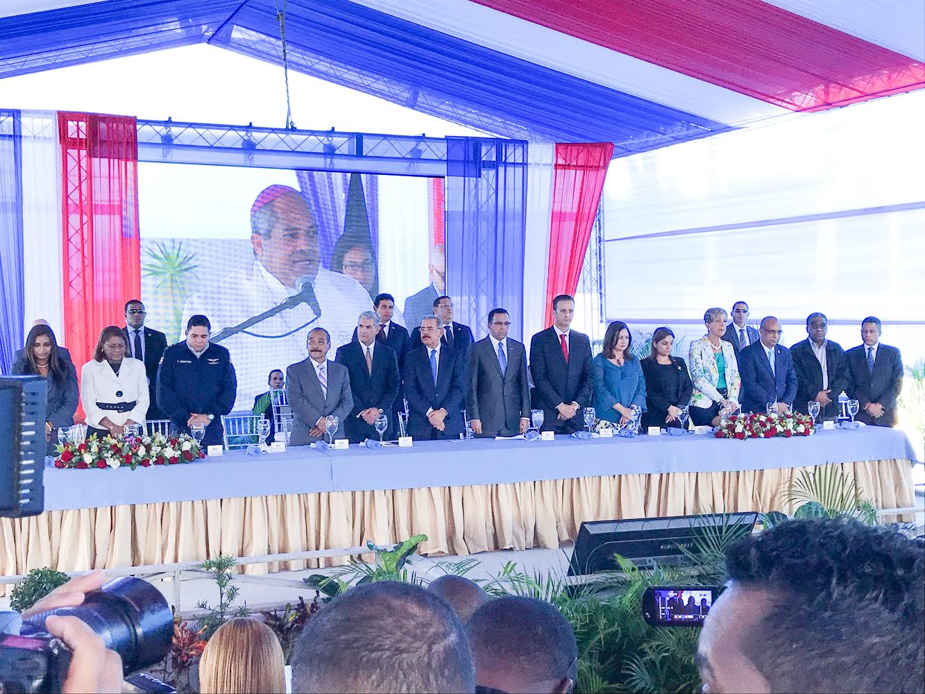 Presidente medina deja inaugurado tres nuevos centros educativos.