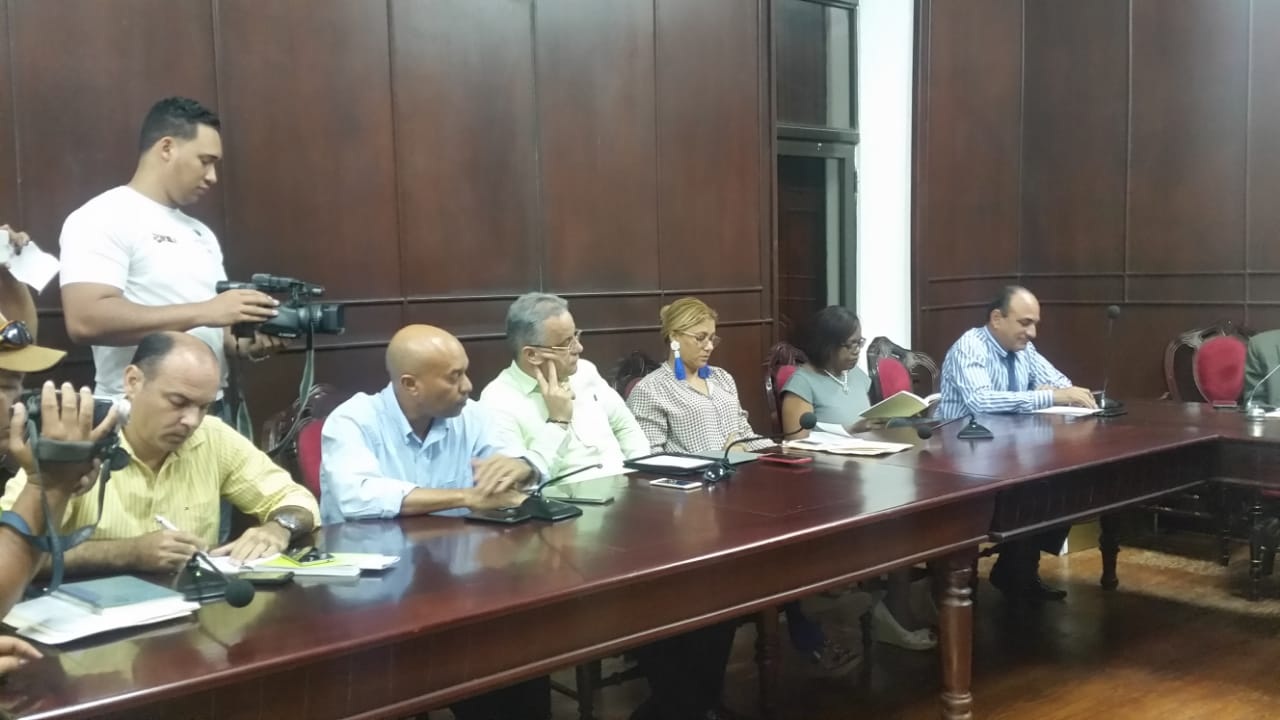 Regidores otorgan poder a Walter Musa para licitar recogida de basura