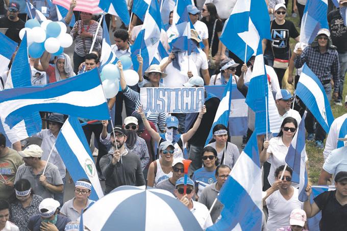 Miles de opositores exigen la dimisión de Ortega por violencia en Nicaragua