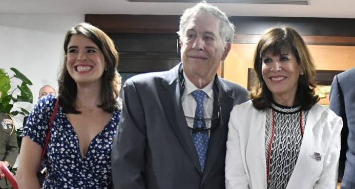 Robin Bernstein nueva embajadora dice “vengo a trabajar”