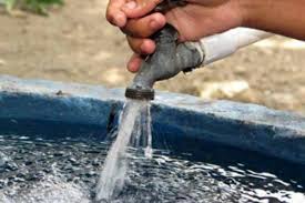 Habitantes de Dilesa denuncia 40 días sin agua potable.