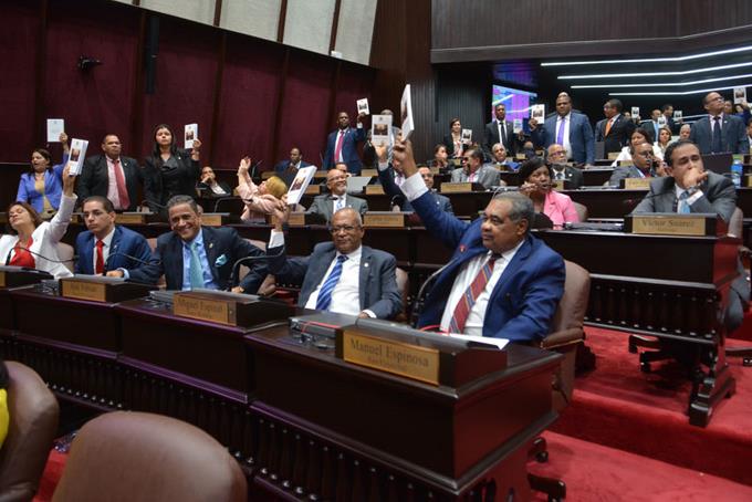 Cámara baja aprueba ley de partidos y agrupaciones políticas.