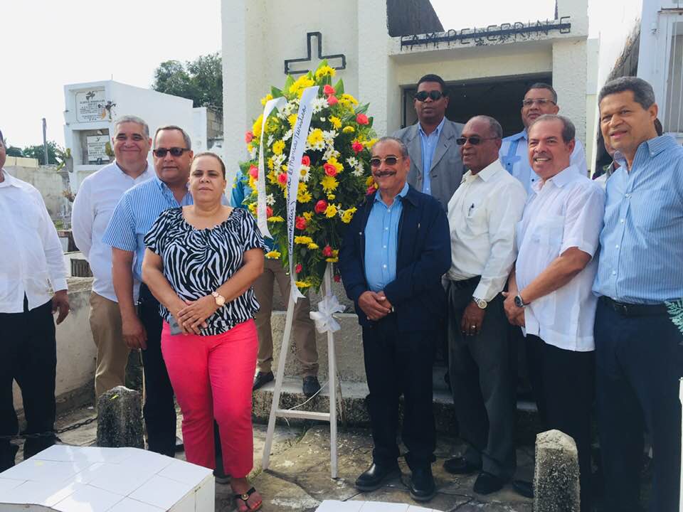 ADOMPRETUR Puerto Plata realizó ofrenda floral