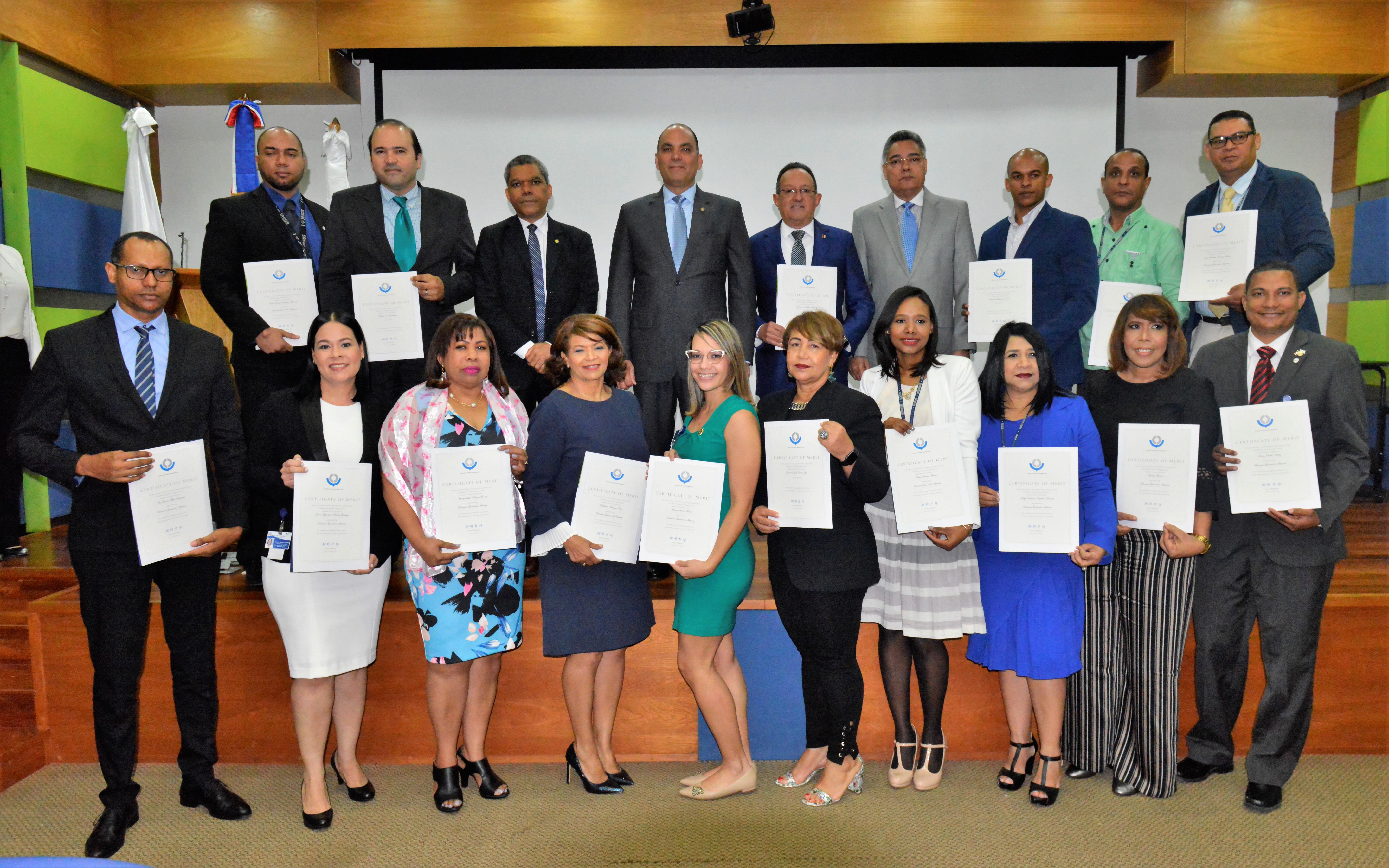 DGA entrega reconocimiento OMA a empresas privadas, entidades públicas y colaboradores