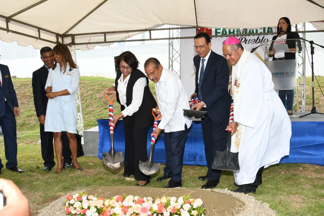 Inician construcción de cuatro Farmacia del Pueblo en Puerto Plata.