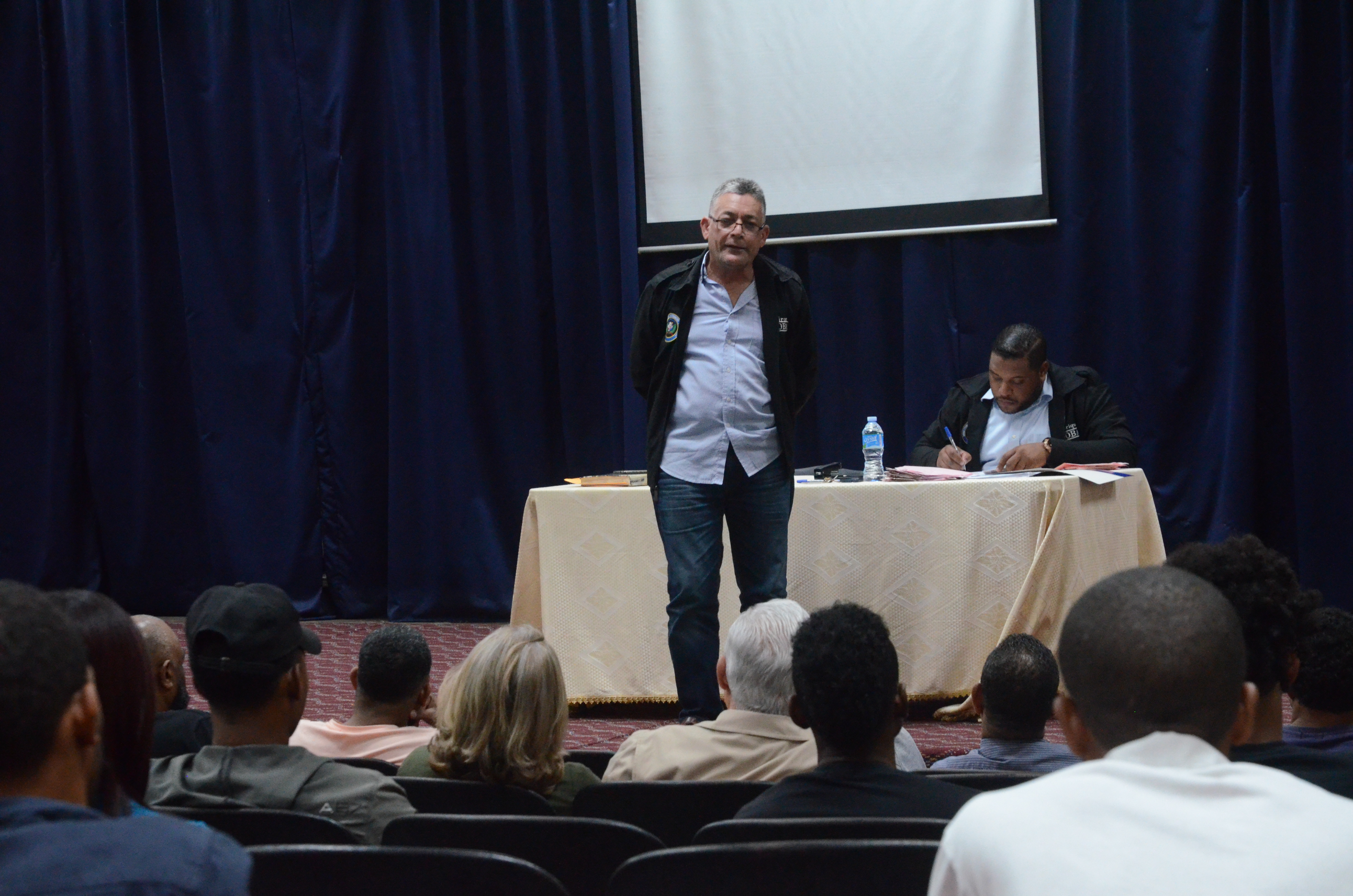 MIP imparte charla de concientización a dueños de centros de bebidas alcohólicas