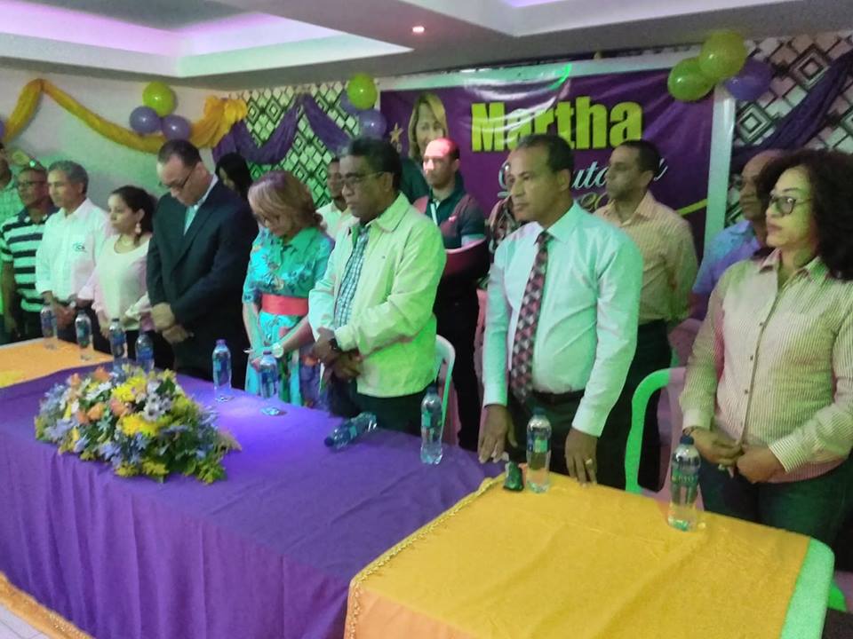 Martha Martínez lanza precandidatura a Diputada.