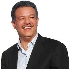 Encuestadora favorece a Leonel Fernández sobre Luis Abinader