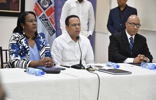 Educación y ADP forman comisión para tratar demandas del gremio