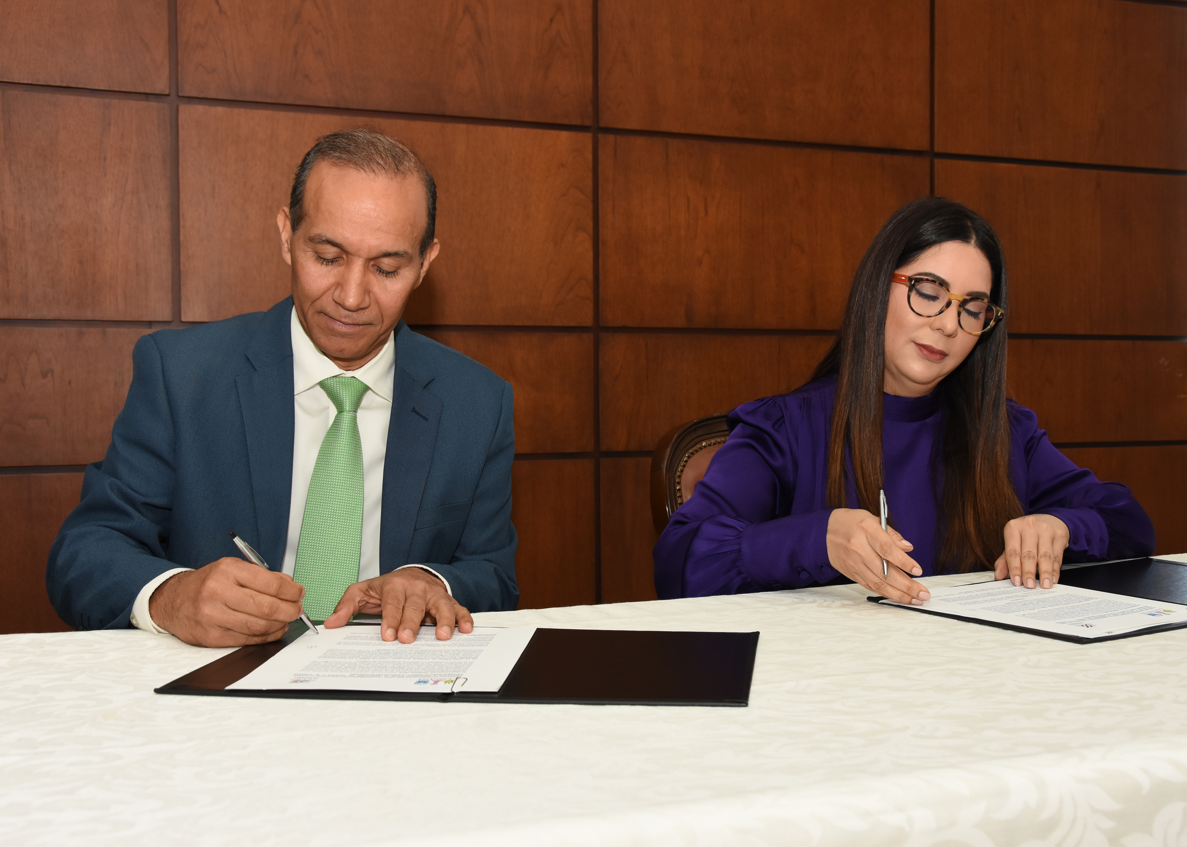 Ministerio de Trabajo y CONANI firman acuerdo interinstitucional