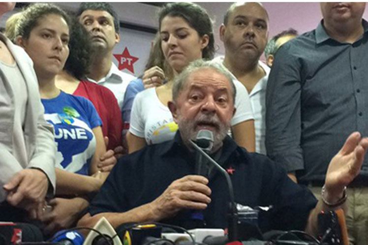 Reducen condena a Lula