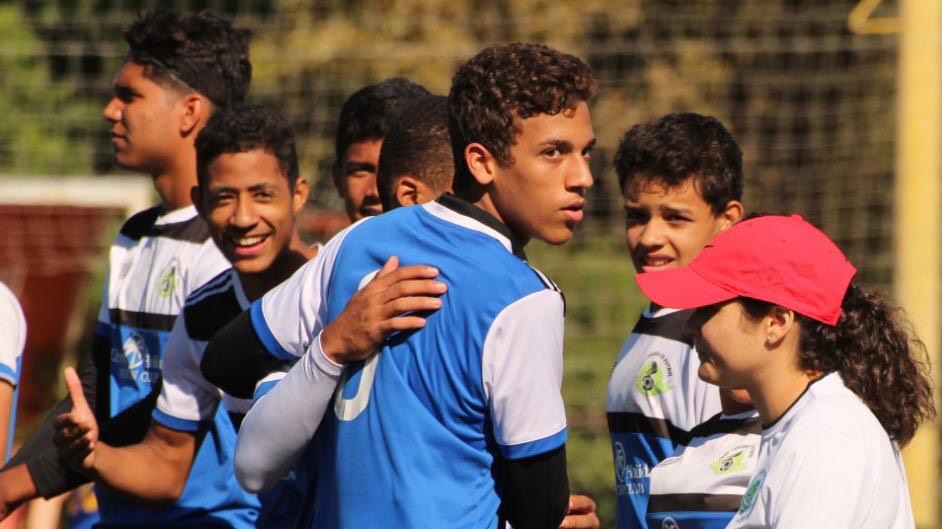 Equipo juvenil de futbol se destaca en Argentina