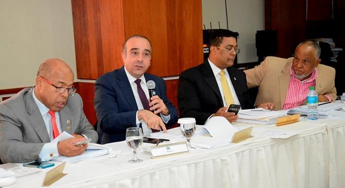 Senador PLD dice JCE no puede modificar aspecto del arrastre