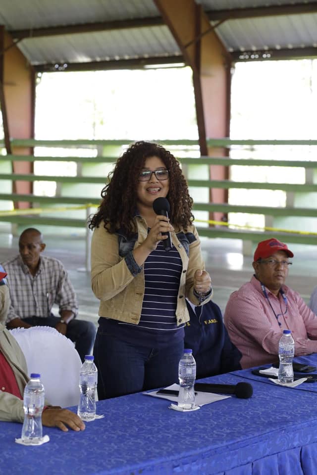 Instituto Nacional de la Vivienda y Plan Social entregan estufa y cilindro en Sosúa.