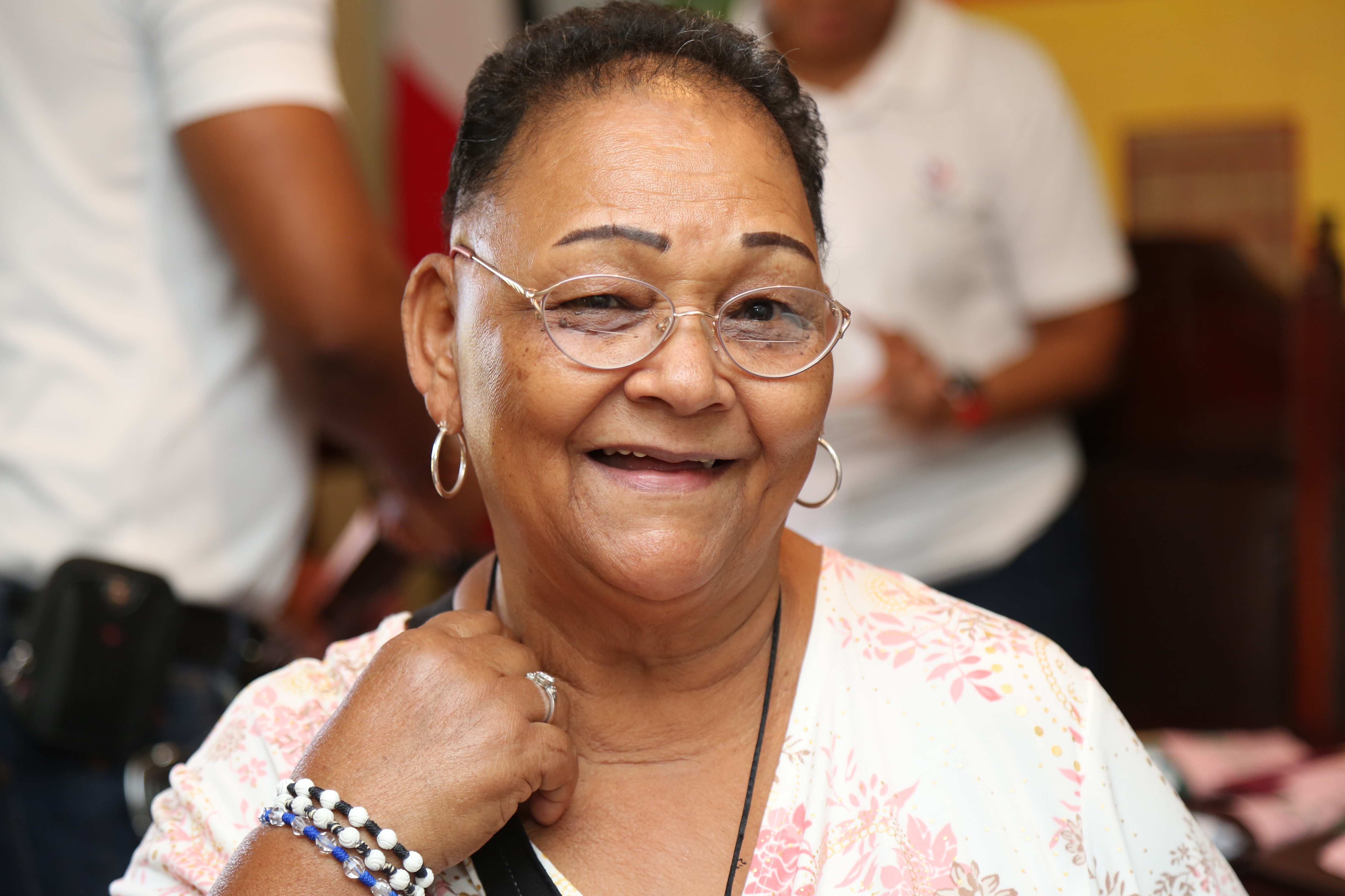 Despacho de la Primera Dama beneficia a 108 residentes de Villa Montellano.
