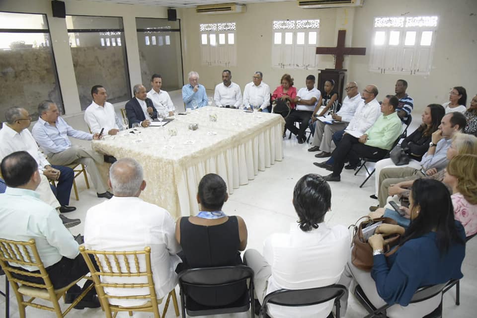 Ayuntamiento y representantes de la sociedad realizaron encuentro busca solución vertedero.