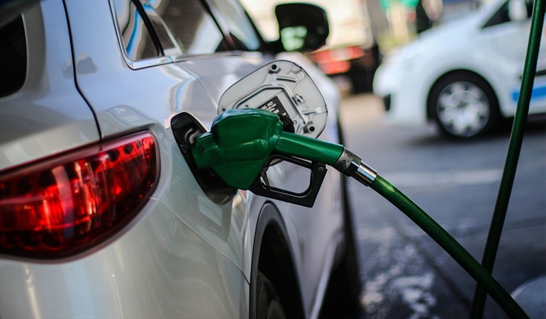 Bajan los combustibles