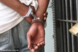 Policía apresa en Los Hidalgos hombre tenía cartera ajena.