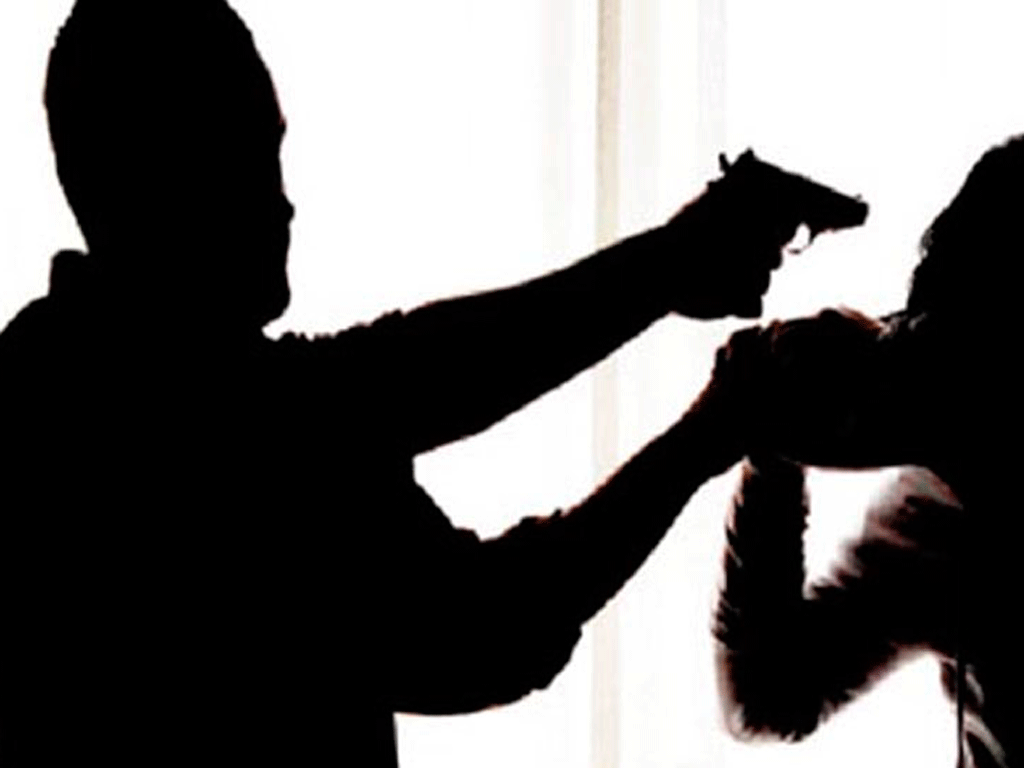 Asaltan mujer y la despojan de celular en Playa Oeste