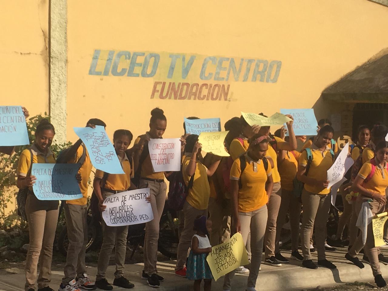 Habitantes de Fundación realizan marcha demandan construcción liceo.