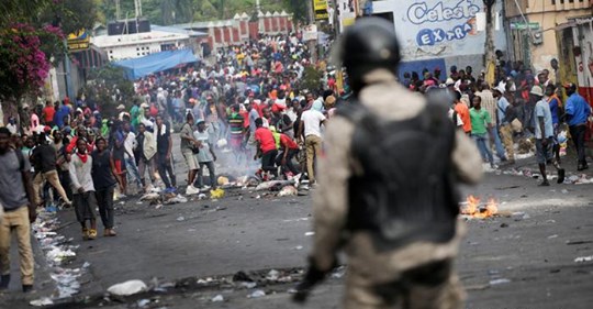 Acecinan pareja que fue a Haití a adoptar niños.