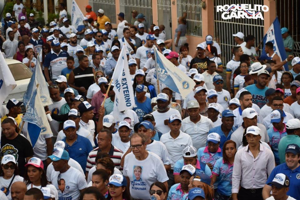 PRM y aliados realizan caminata.