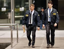 FBI pide a Apple extraer datos de teléfono de sospechoso