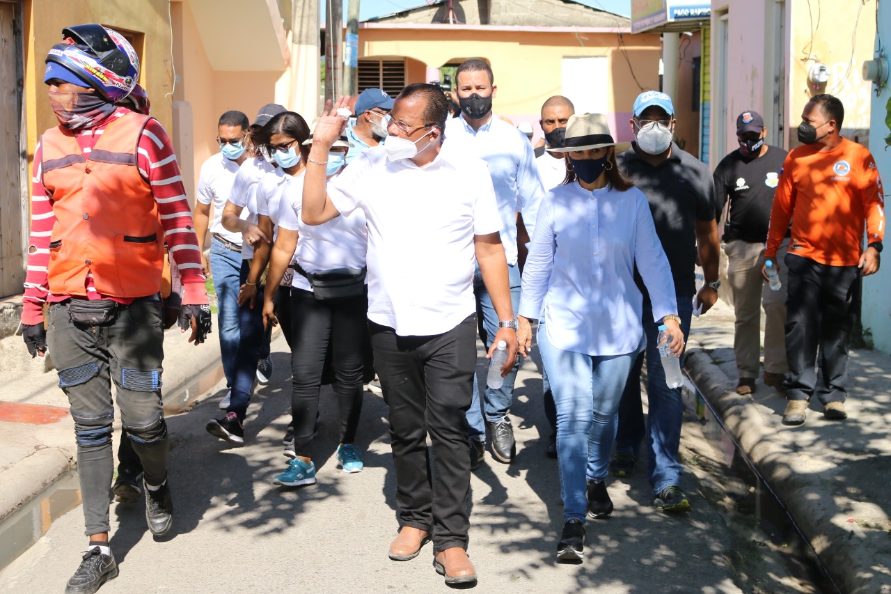 Gobernación y autoridades municipales realizan recorrido en barrios del oeste del municipio.