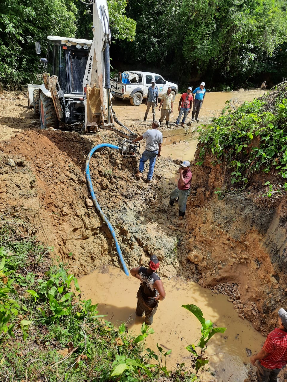 Coraapplata corrige varias averías línea principal acueducto.