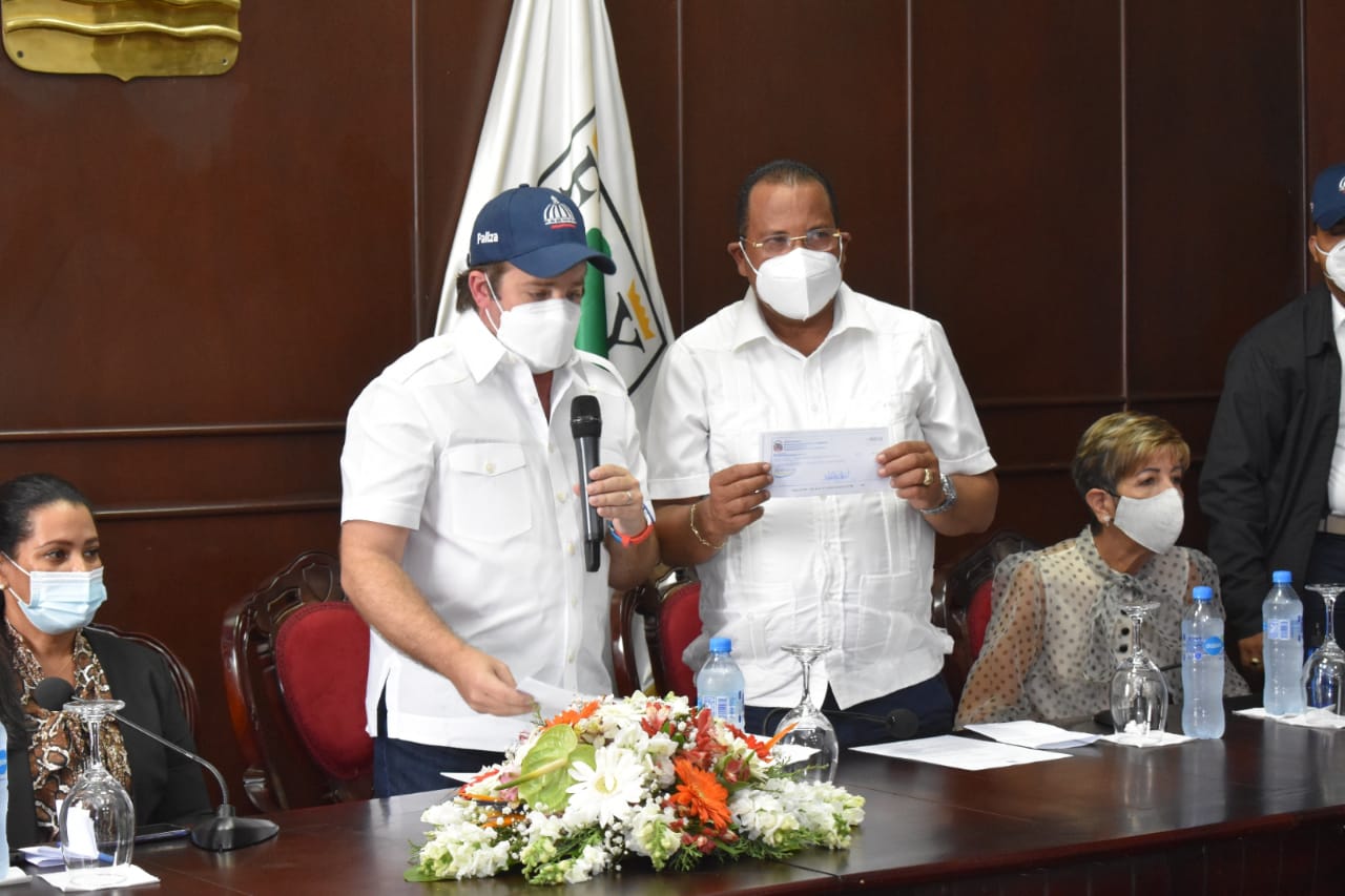 Ministro Paliza entrega RD$54.4 millones para obras municipio de Puerto Plata