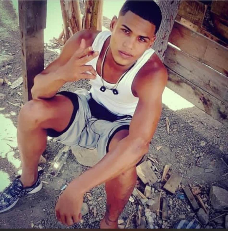 Encuentran hombre ahogado en Playa Teco.