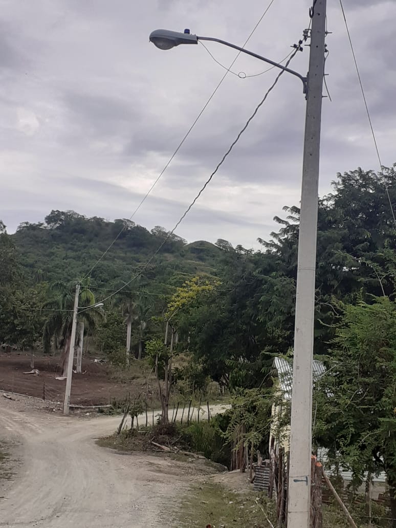 Gobernación a Través de Edenorte resuelve alumbrado de Loma de la Bestia.