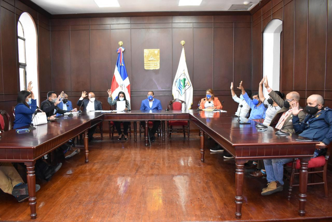 Concejo Municipal aprueba préstamos para regalía pascual empleado ayuntamiento.